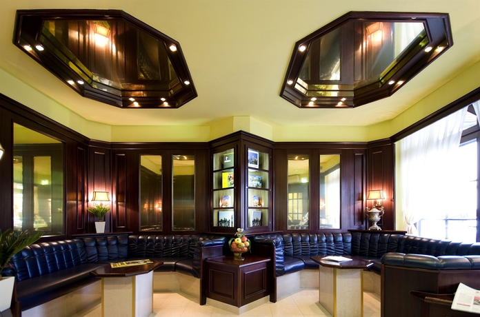 Imagen de los interiores del Hotel Lloyed. Foto 15