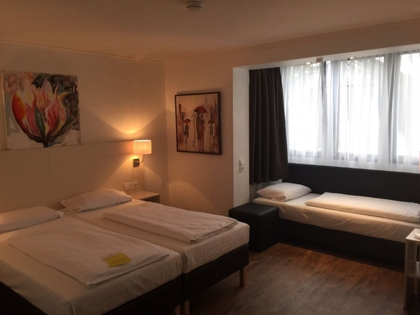 Imagen de la habitación del Hotel Lloyed. Foto 6