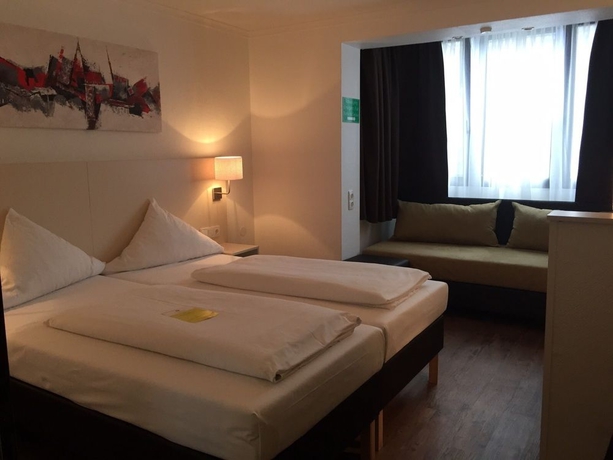 Imagen de la habitación del Hotel Lloyed. Foto 10
