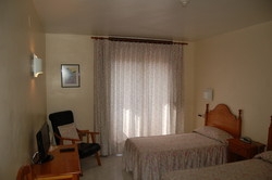 Imagen de la habitación del Hotel Llucena. Foto 4