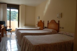 Imagen de la habitación del Hotel Llucena. Foto 5