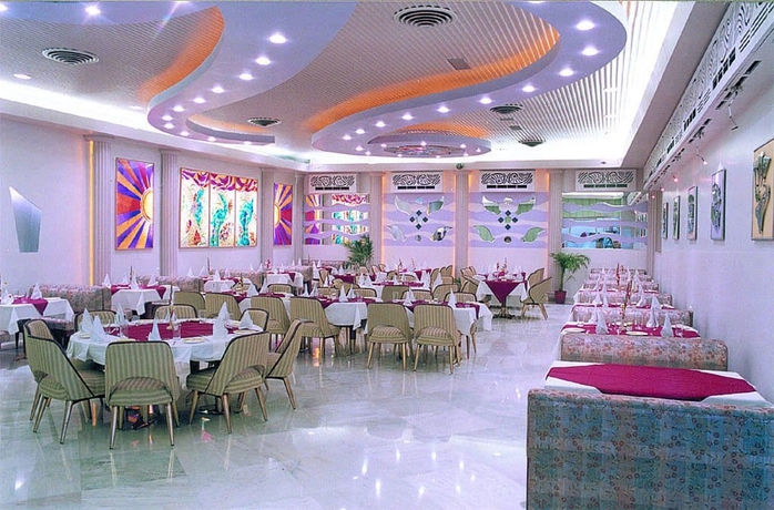 Imagen del bar/restaurante del Hotel Lmb. Foto 4