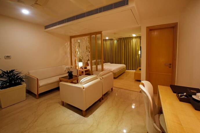 Imagen general del Hotel Ln Courtyard. Foto 11