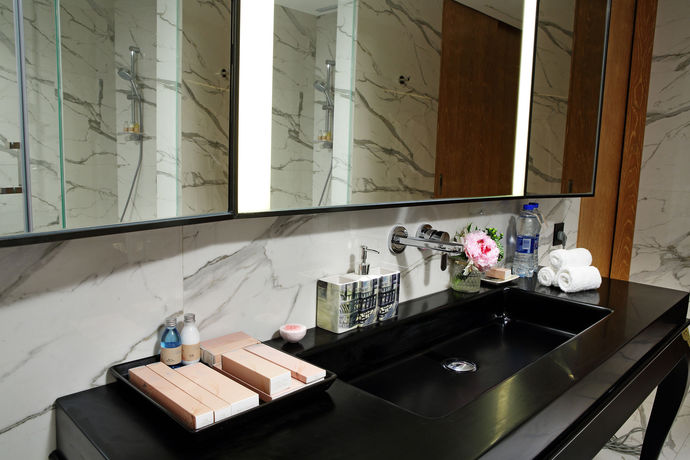 Imagen de la habitación del Hotel Ln Five. Foto 13