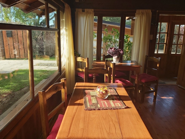 Imagen del bar/restaurante del Hotel Lo De Jaume Cabañas Y Bungalows. Foto 3