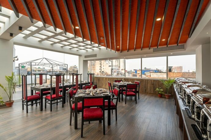 Imagen del bar/restaurante del Hotel Lo Mustang. Foto 18