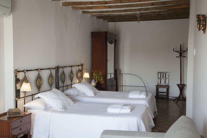 Imagen de la habitación del Hotel Lo Palauet de la Muralla. Foto 4