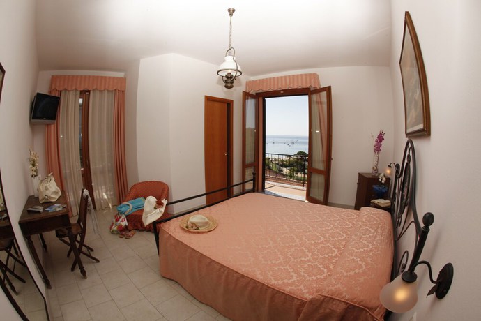 Imagen de la habitación del Hotel Lo Scirocco. Foto 5