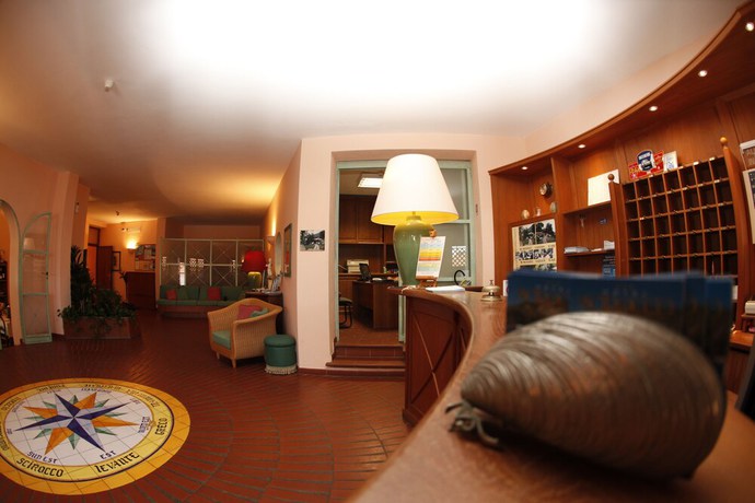 Imagen de los interiores del Hotel Lo Scirocco. Foto 7