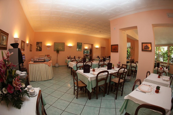 Imagen del bar/restaurante del Hotel Lo Scirocco. Foto 3