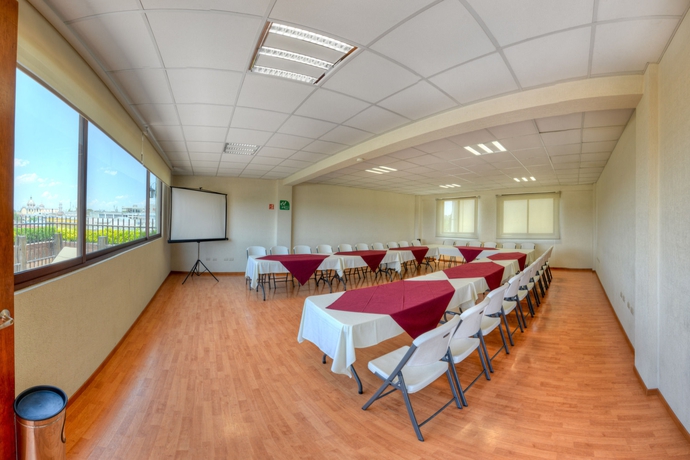 Imagen de los interiores del Hotel Loa Inn Centro. Foto 8