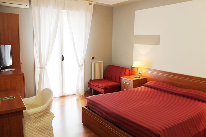 Imagen de la habitación del Hotel Loano 2 Village. Foto 7