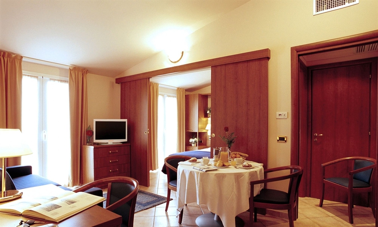 Imagen de la habitación del Hotel Loano 2 Village. Foto 9