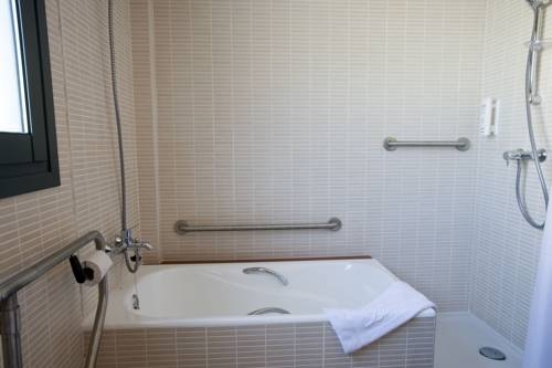 Imagen de la habitación del Hotel Loar Ferreries Hotel. Foto 21