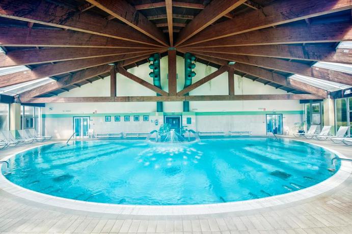 Imagen de la piscina del Hotel Lobios Caldaria Balneario. Foto 9