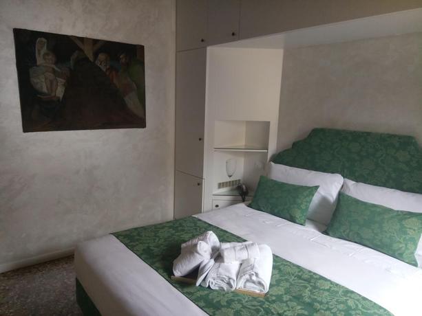 Imagen de la habitación del Hotel Locanda Ai Santi Apostoli. Foto 5