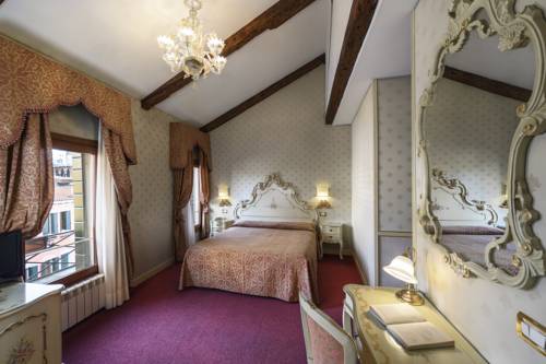 Imagen de la habitación del Hotel Locanda Al Leon. Foto 6