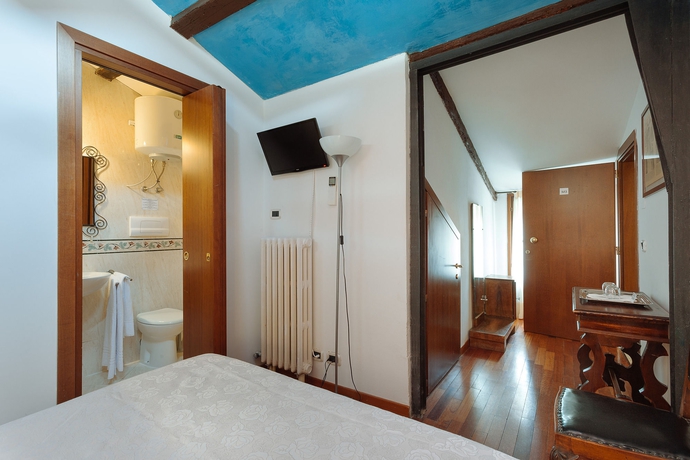 Imagen de la habitación del Hotel Locanda Art Deco. Foto 3