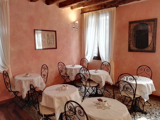 Imagen de los interiores del Hotel Locanda Art Deco. Foto 12