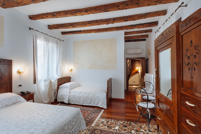 Imagen de la habitación del Hotel Locanda Art Deco. Foto 10