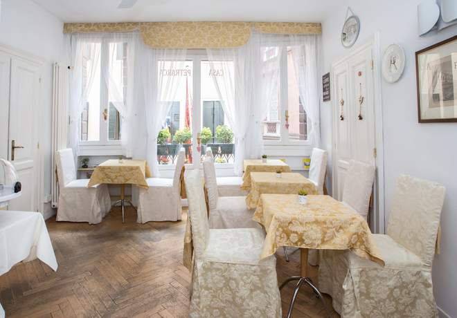 Imagen del bar/restaurante del Hotel Locanda Casa Petrarca. Foto 2