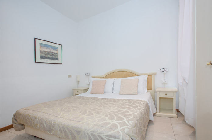 Imagen de la habitación del Hotel Locanda Casa Petrarca. Foto 12