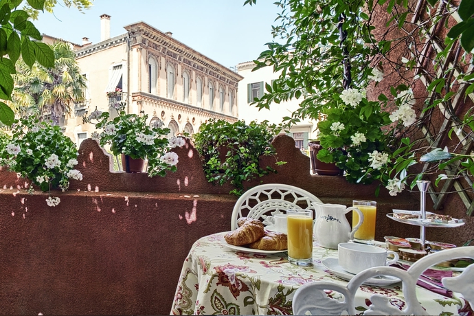 Imagen de los exteriores del Hotel Locanda Fiorita. Foto 15