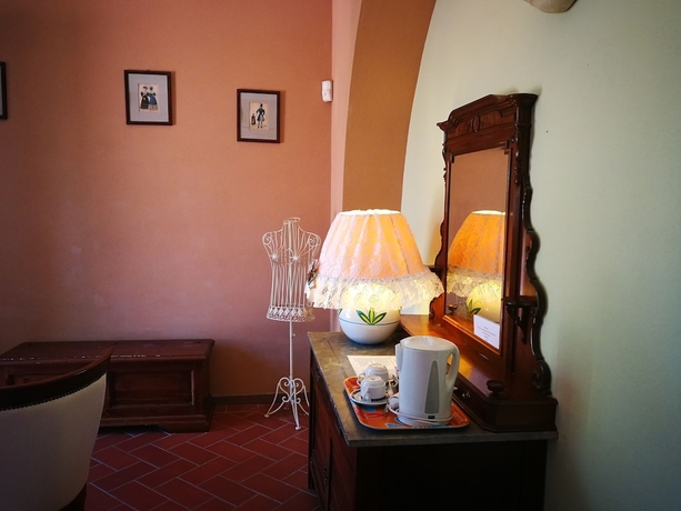 Imagen de la habitación del Hotel Locanda Le Boscarecce. Foto 17