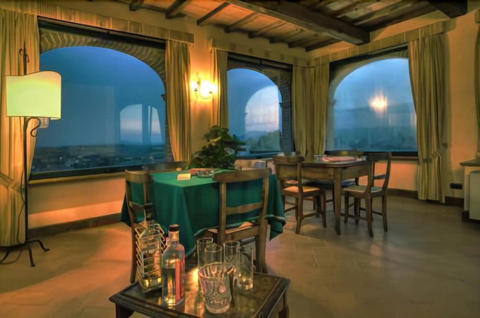 Imagen del bar/restaurante del Hotel Locanda Poggioleone. Foto 2