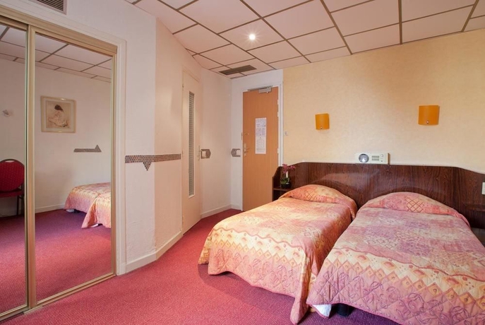 Imagen de la habitación del Hotel Locarno, Niza. Foto 7