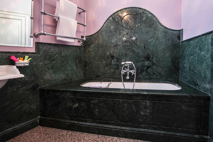 Imagen de la habitación del Hotel Locarno, Roma. Foto 8