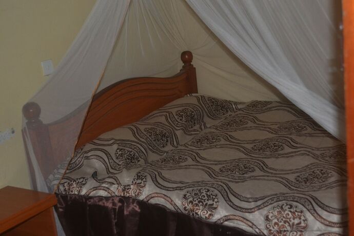 Imagen de la habitación del Hotel Location Plaza Restaurant. Foto 19