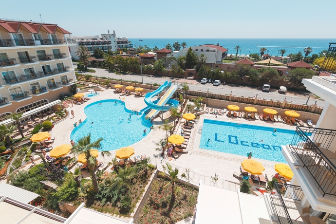 Imagen de la piscina del Hotel L'oceanica Beach Resort - All Inclusive. Foto 18