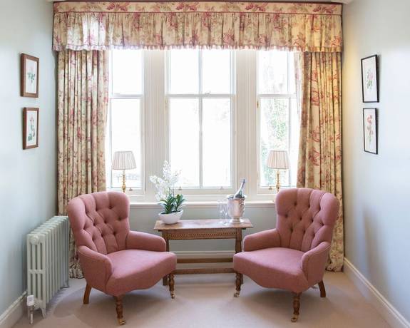 Imagen de la habitación del Hotel Loch Lomond Arms. Foto 9