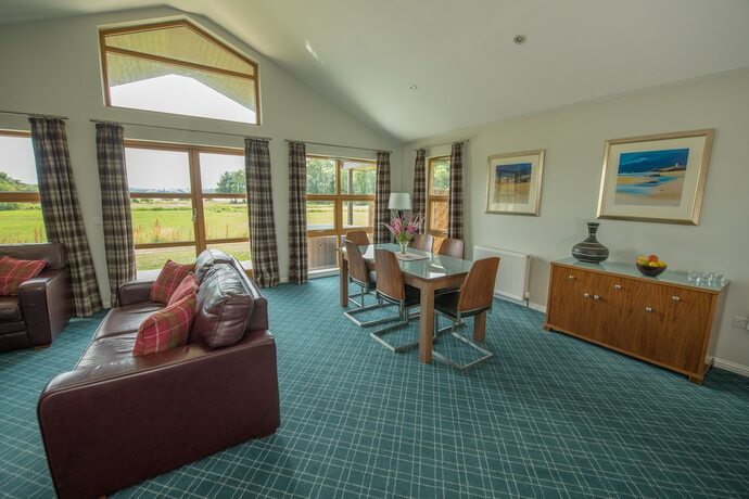 Imagen general del Hotel Loch Lomond Waterfront Luxury Lodges. Foto 4