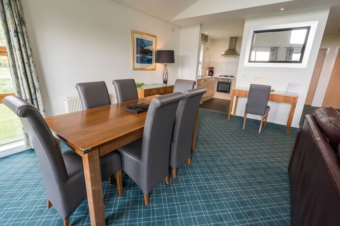 Imagen de la habitación del Hotel Loch Lomond Waterfront Luxury Lodges. Foto 17