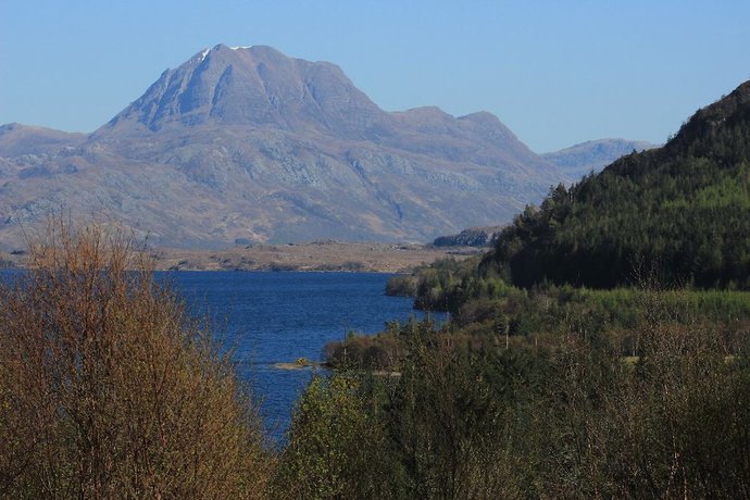 Imagen de los exteriores del Hotel Loch Maree. Foto 17