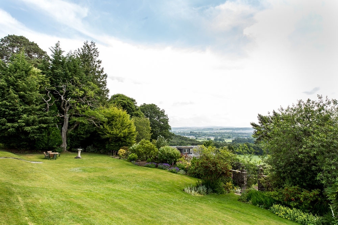 Imagen de los exteriores del Hotel Loch Ness Country House. Foto 9