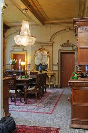 Imagen de los exteriores del Hotel Lodewijk Van Male. Foto 7