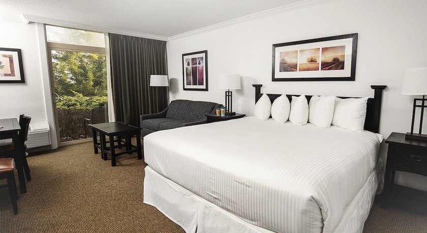 Imagen de la habitación del Hotel Lodge Geneva National. Foto 6