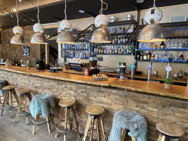 Imagen del bar/restaurante del Hotel Lodge Inn, Fiesch. Foto 4