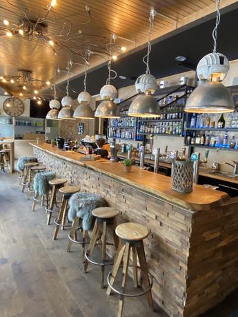 Imagen del bar/restaurante del Hotel Lodge Inn, Fiesch. Foto 8