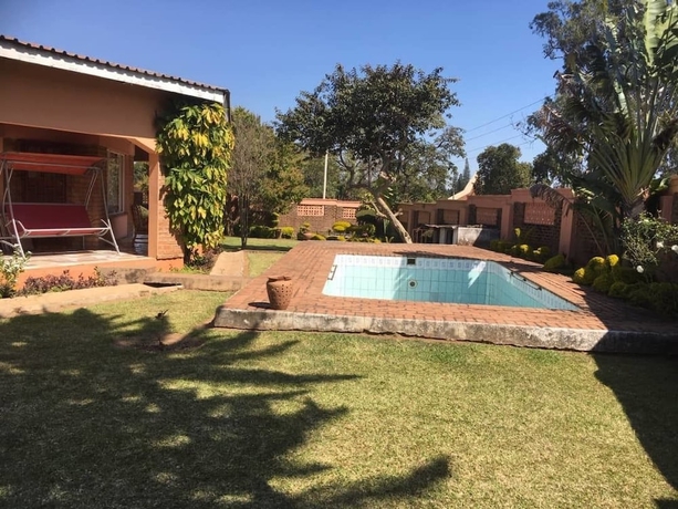 Imagen de la piscina del Hotel Lodge Mungo. Foto 13