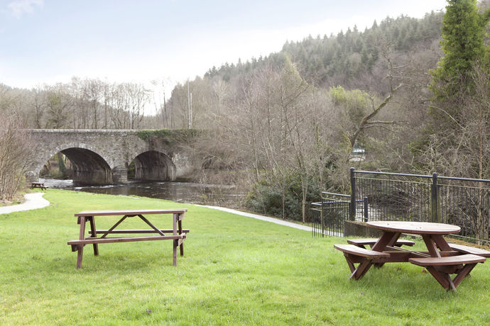 Imagen de los exteriores del Hotel Lodge Woodenbridge. Foto 12