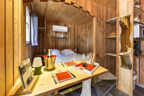 Imagen de la habitación del Hotel Lodges En Provence & Spa. Foto 7