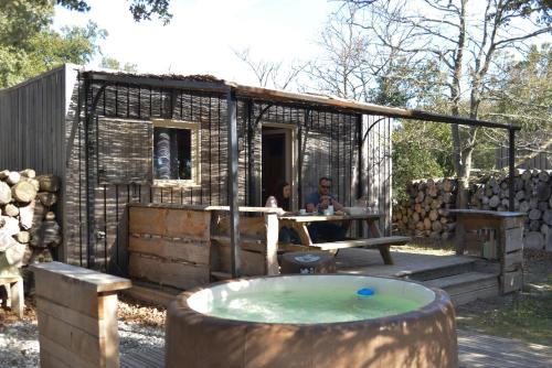 Imagen de la habitación del Hotel Lodges En Provence & Spa. Foto 9