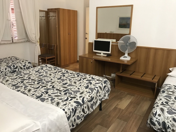 Imagen de la habitación del Hotel Lodi. Foto 11