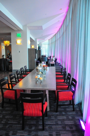 Imagen del bar/restaurante del Hotel Loews Hollywood. Foto 3