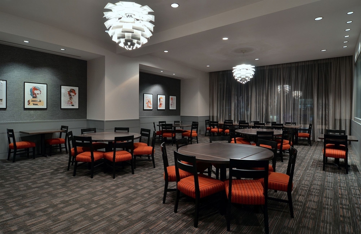 Imagen del bar/restaurante del Hotel Loews Hollywood. Foto 4