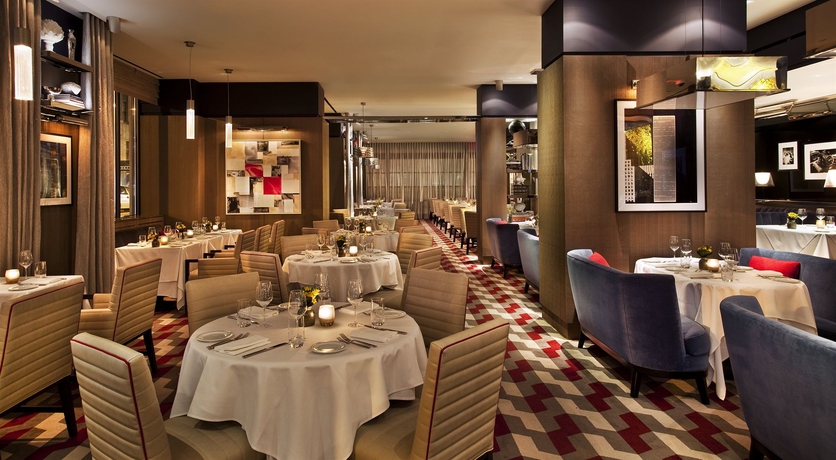 Imagen del bar/restaurante del Hotel Loews Regency. Foto 3